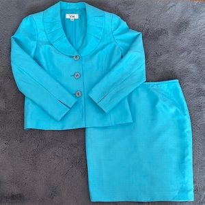 Stylish spring suit 💙